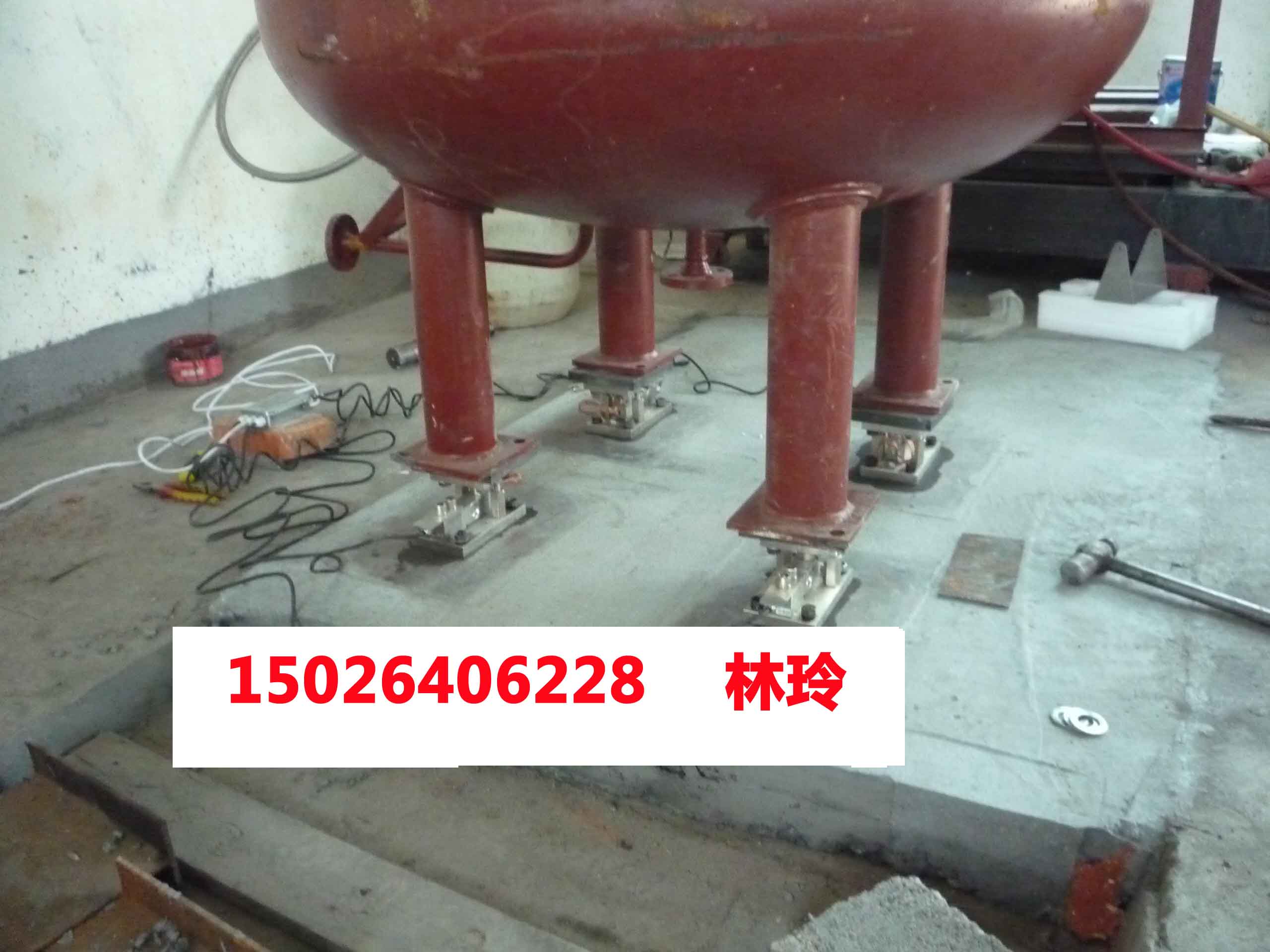 SR是为下列应用而优化配置的: 筒仓或料仓的填充料位监视; 吊车及缆绳负荷的测量,其它力的测量; 工业电梯或轧机机组的负荷测量; 有爆炸危险区域内的称重(利用SIWAREX IS防爆接口); 皮带张力测量设备。 SR称重模块 订货号:7MH4920-0AA01 SR适用于以下场合: 起重机、缆线负载和其它需要测力的场合 工业电梯或滚动磨坊的负载测量 皮带张力测量设备 更多使用张力全桥作为传感器的场合 称重模块 在以下应用装配中效果最佳: 料斗仓的料位监视。 起重机和钢丝绳负载,其它张力测量。 工业升降机和
