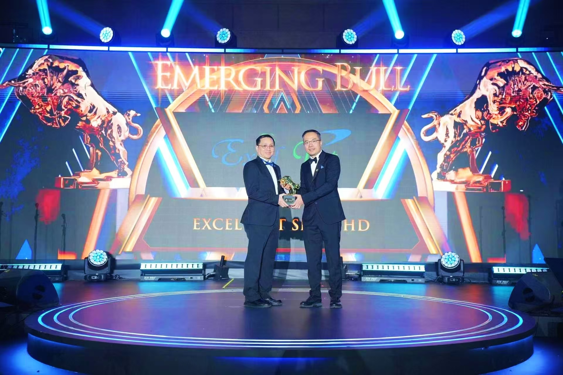 喜报 ▏微松科技马来西亚代理商EXCEL TEST SDN. BHD.荣获“金牛奖”