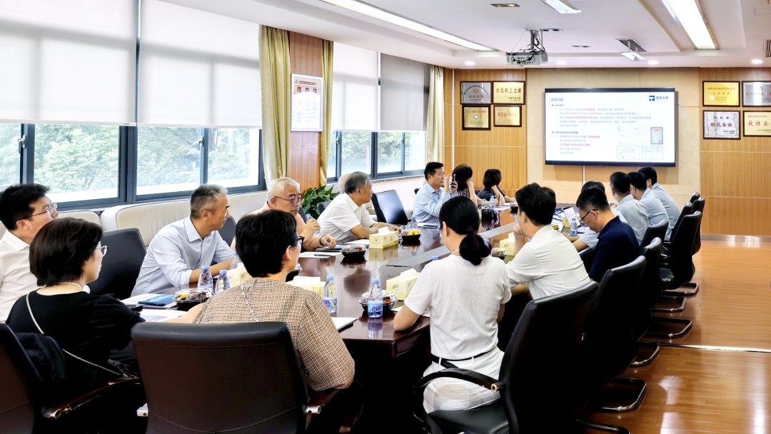 中國(guó)科學(xué)院于貴瑞院士一行蒞臨聚光科技考察交流